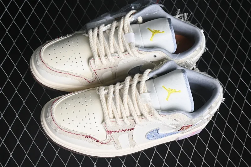 All Categories Air Jordan Jordan Series Basketball Shoes Air Jordan 1 Low Air Jordan 1 Low AJ1 Joe 1 Panda Prank Lead the Dream Lian Lizhi Mi Blue Retro Basketball Shoes FZ5046-041